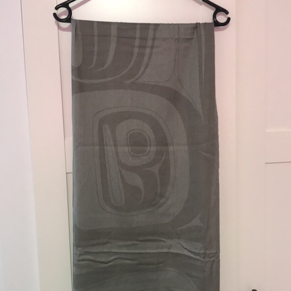 Raven design scarf/shawls - Picture 2 of 9